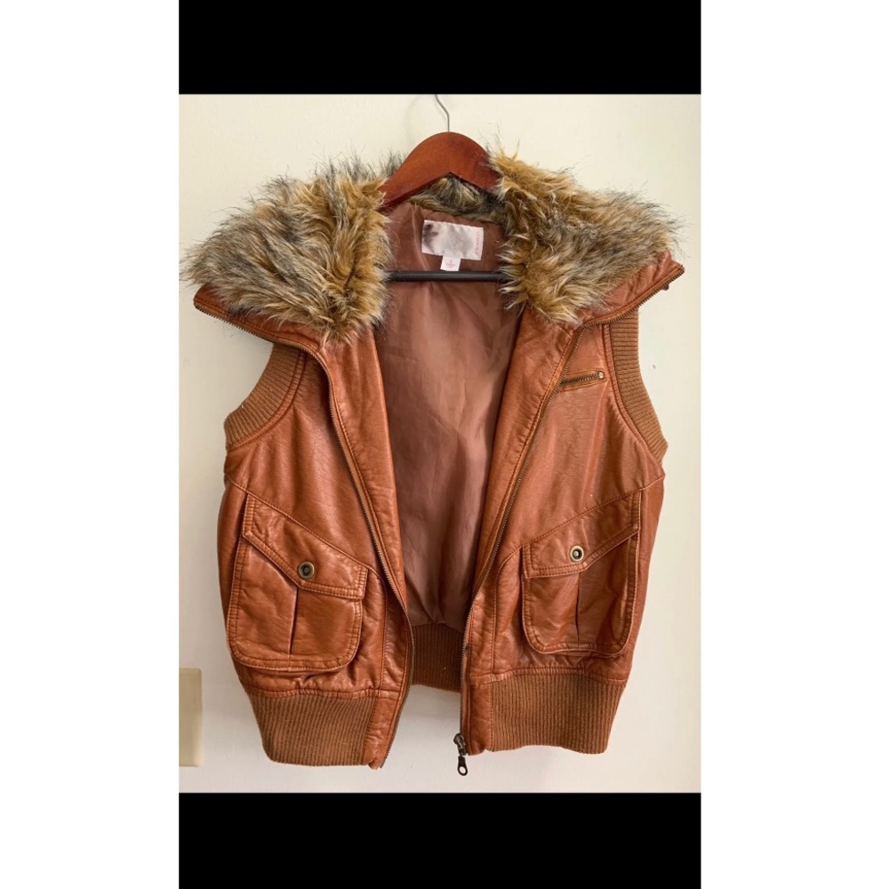 ✨ Faux leather and fur vest ✨